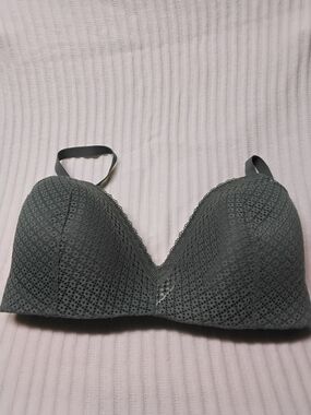 Maidenform Gray Lace Push-Up Bra with Subtle Texture